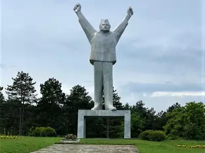 Revolution Heroes Monument