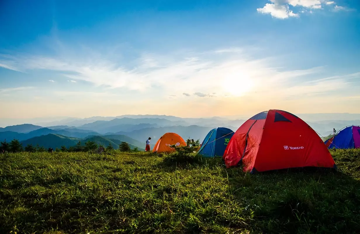 Camping: All the Advantages of Spending the Night Under the Open Sky