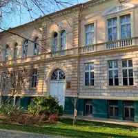 Feješ Klara Elementary School