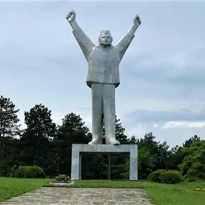 Spomenik borcima revolucije slika 1