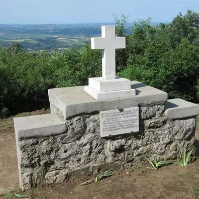Spomen kosturnica na Belom kamenu slika 1