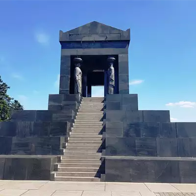 Spomenik Neznanom junaku slika 1