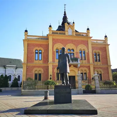 Spomenik J. J. Zmaju slika 1