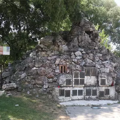 Spomenik Puškarnica slika 1