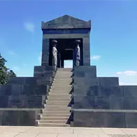 Spomenik Neznanom junaku na Avali