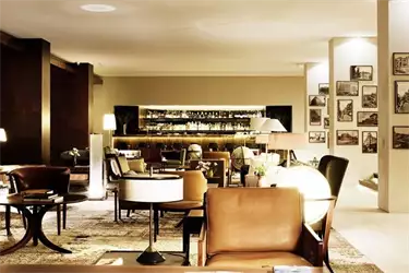 Square Nine Hotel ulaz
