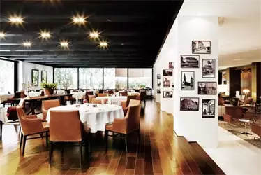 Square Nine Hotel restoran