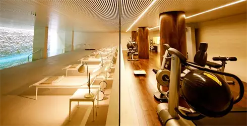 Square Nine Hotel bazen i teretana