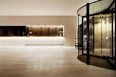 Square Nine Hotel