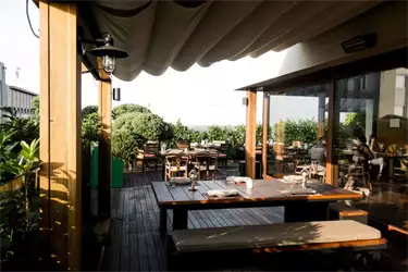 Square Nine Hotel bašta