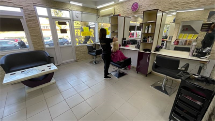 Frizerski salon Cut & Go