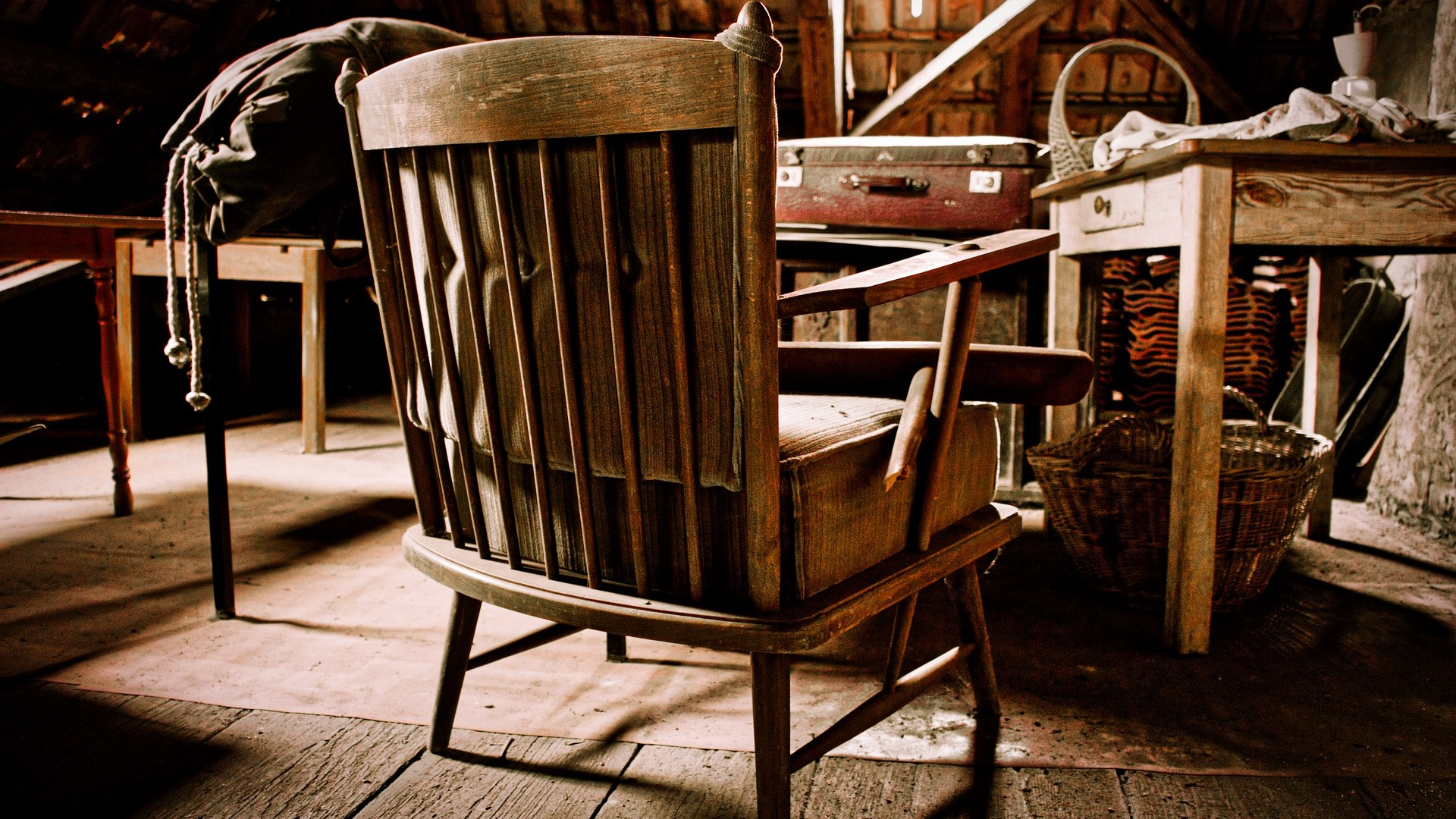 slika kategorije Attic & Basement Cleaning