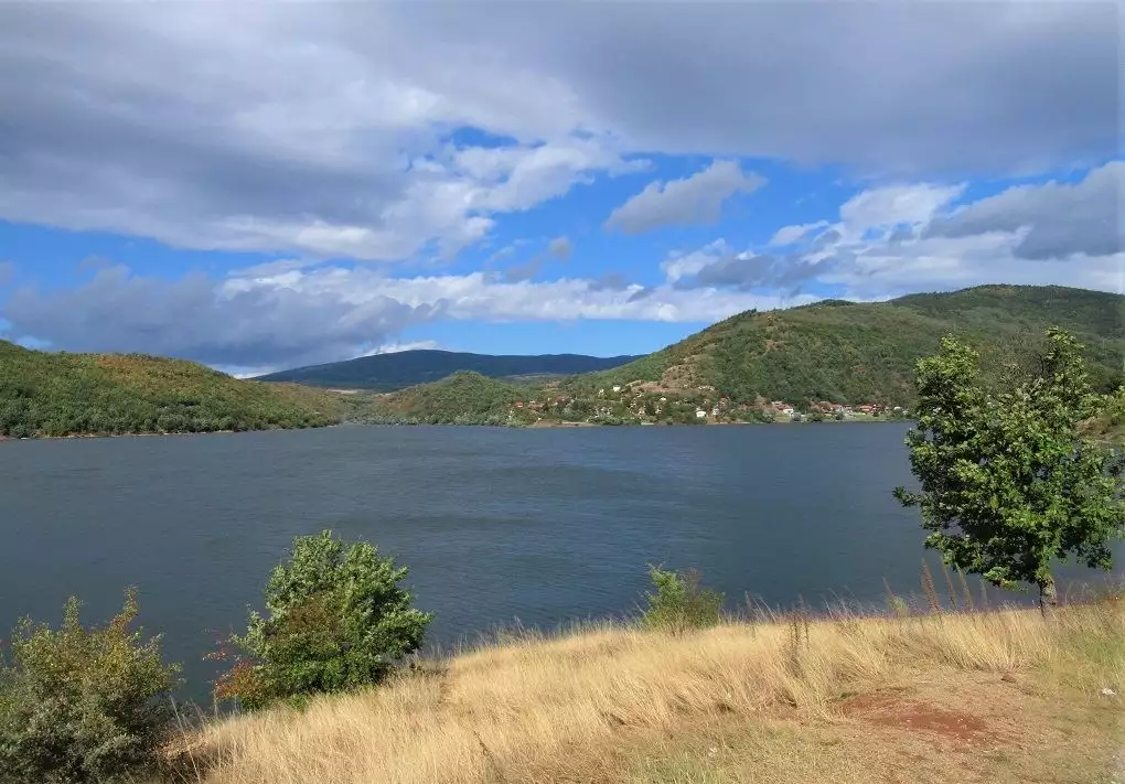 Pogled na Bovansko jezero sa regionalnog puta Aleksinac - Sokobanja