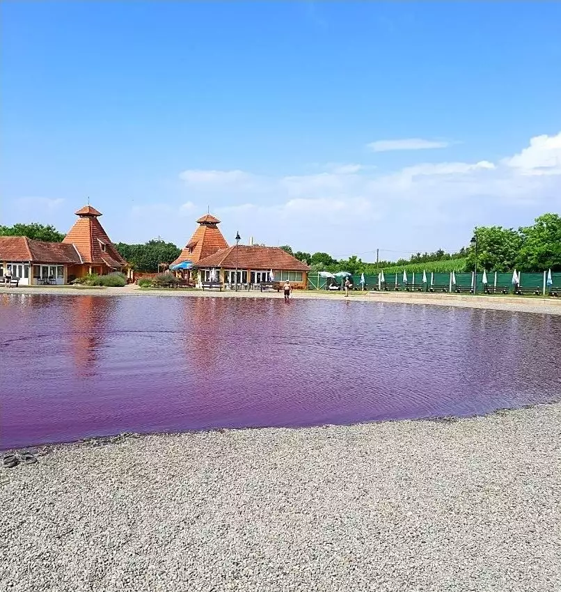 Roze jezero u Pacir banji Galleny Marcsi