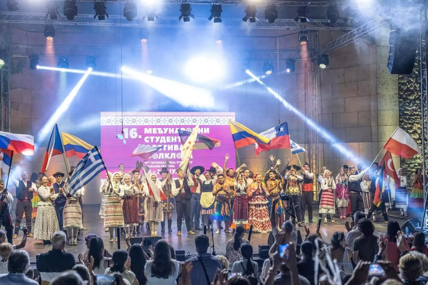Igre i boje svih kontinenata na Festivalu folklora u Nišu