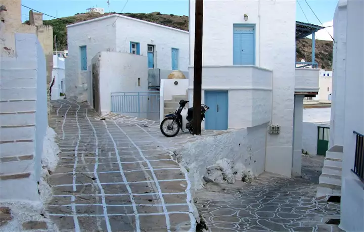 Kritzolina - Kimolos_Village_02