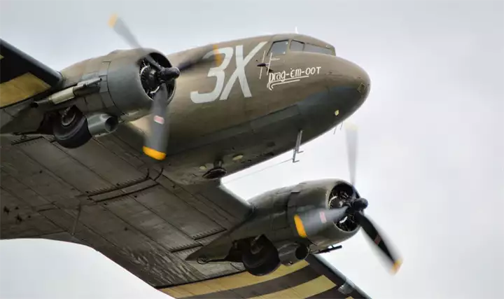 douglas-dakota-2396222_1920