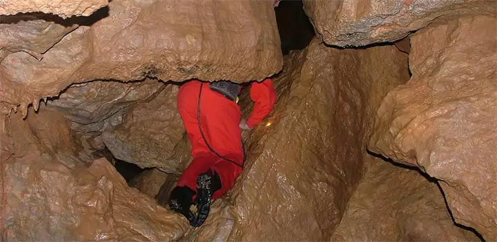 cave-358599_1920