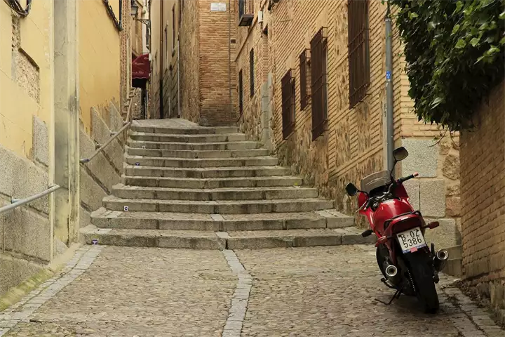 motorcycle-2114679_1920