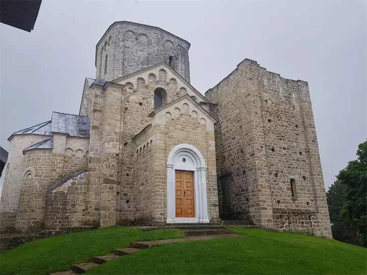 Manastir Djurdjevi stupovi