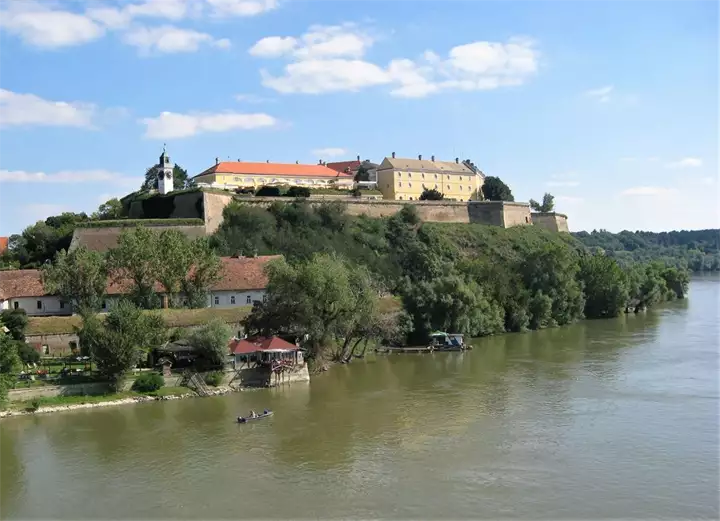 Petrovaradinska_tvrdjava