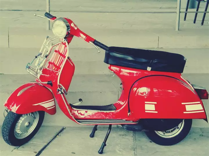 vespa_roller_motor_scooter_1