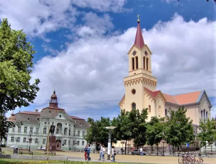 Katedrala_Svetog_Ivana_Nepomuka_Zrenjanin