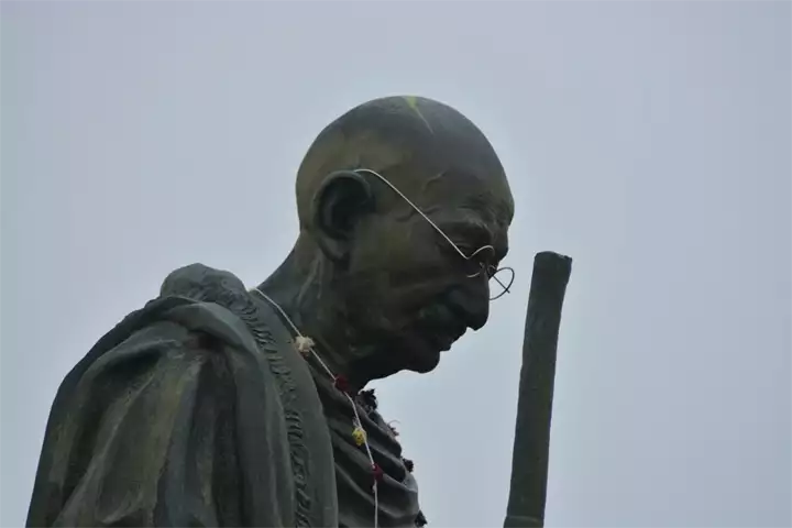 ghandi_statue_indian_gandhi