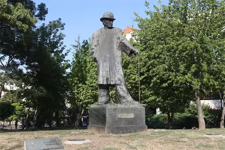 Spomenik Nusicu