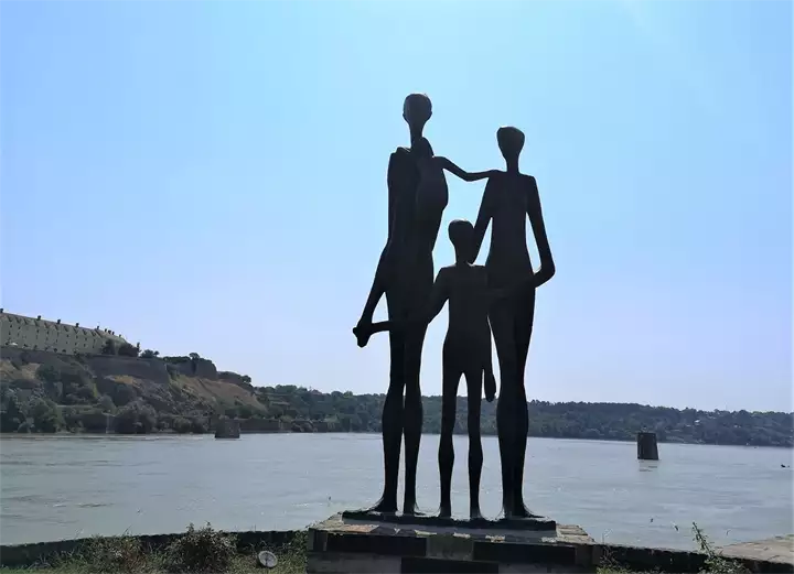 Spomenik +?rtvama racije