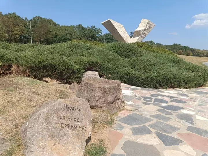 spomenik V-3 Kragujevac Šumarice
