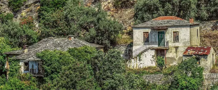 old-houses-2773119_1920