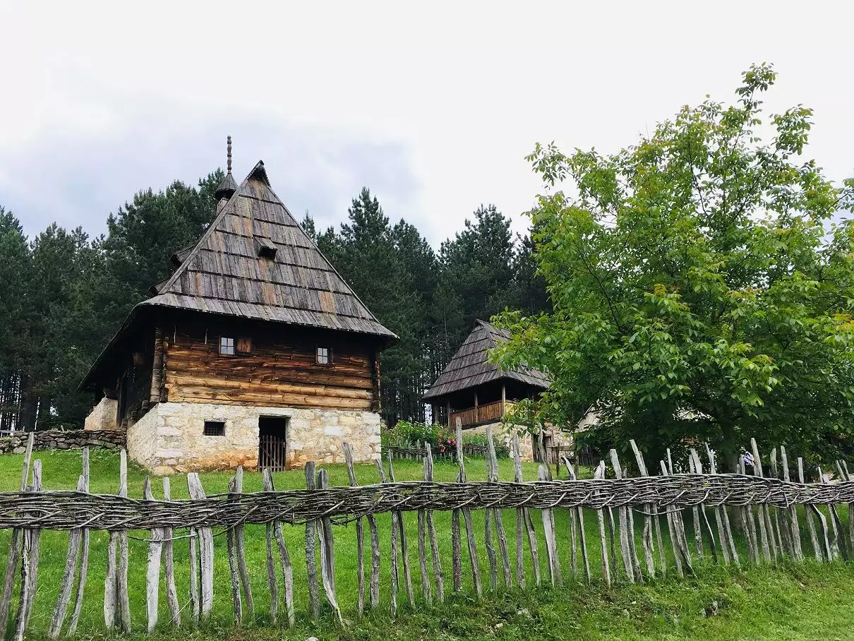 Staro selo Sirogojno