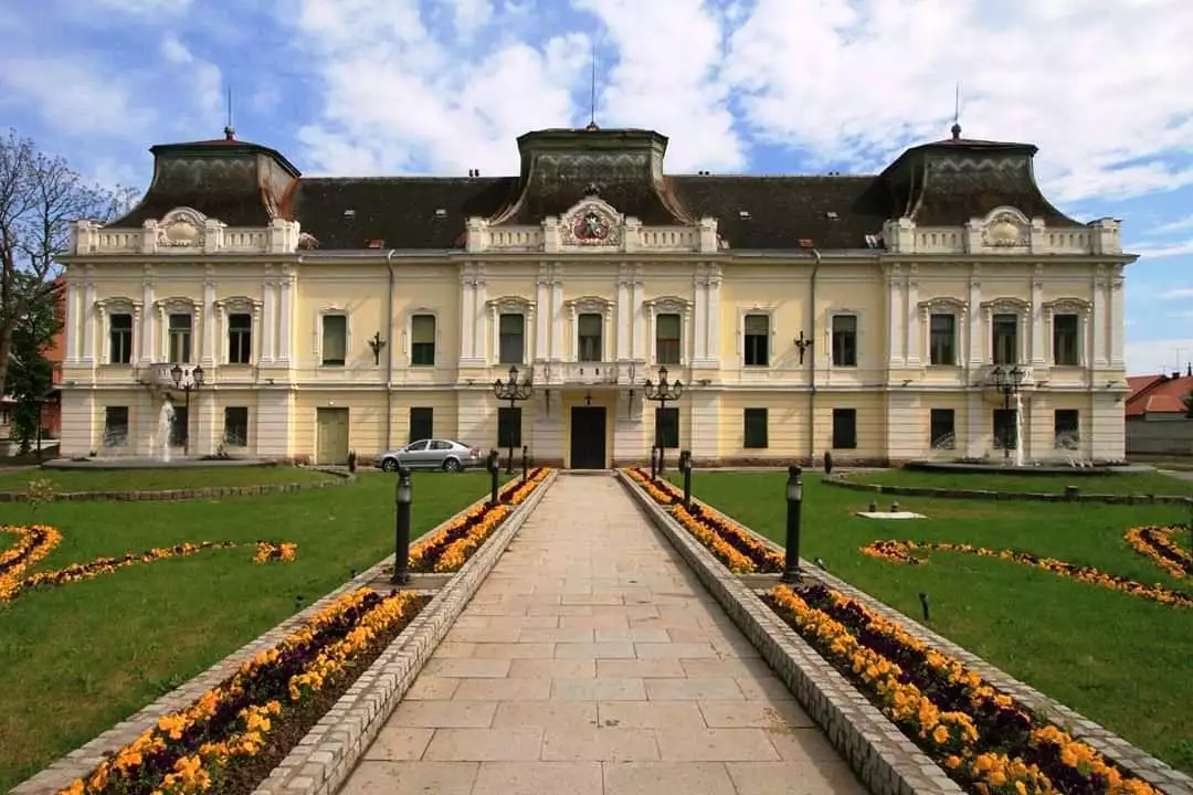 Vladičanski dvor